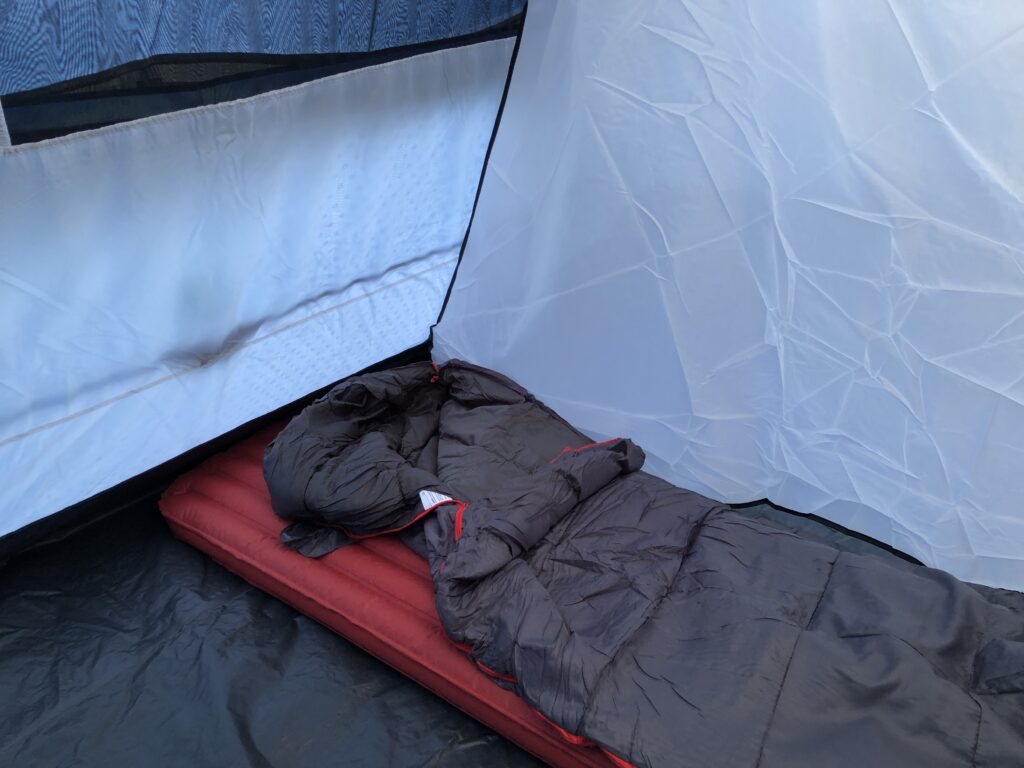 Sovepose og liggeunderlag til teltturen
