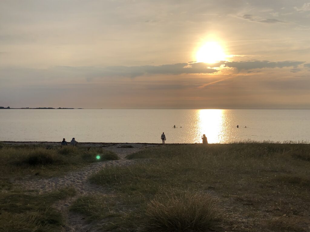 Solnedgang ved Vesterlyng Strand (Foto: ferieogborn.dk)