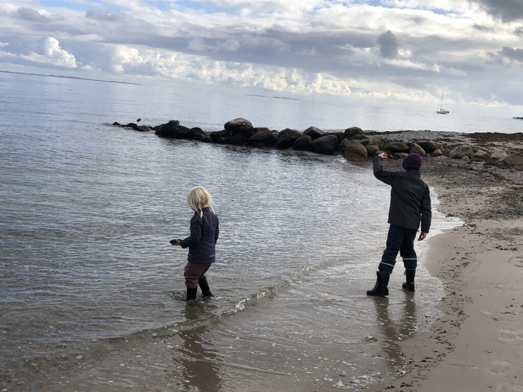 Moesgaard Strand - En seværdighed i Aarhus (Foto: Ferie og Børn)