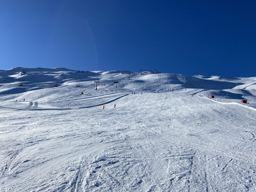 God sne og brede pister i Livigno (Foto: Ferieogborn.dk)