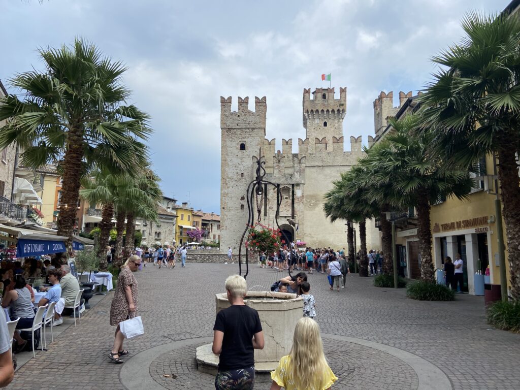 Sirmione ved Gardasøen (Foto: Ferieogborn.dk)