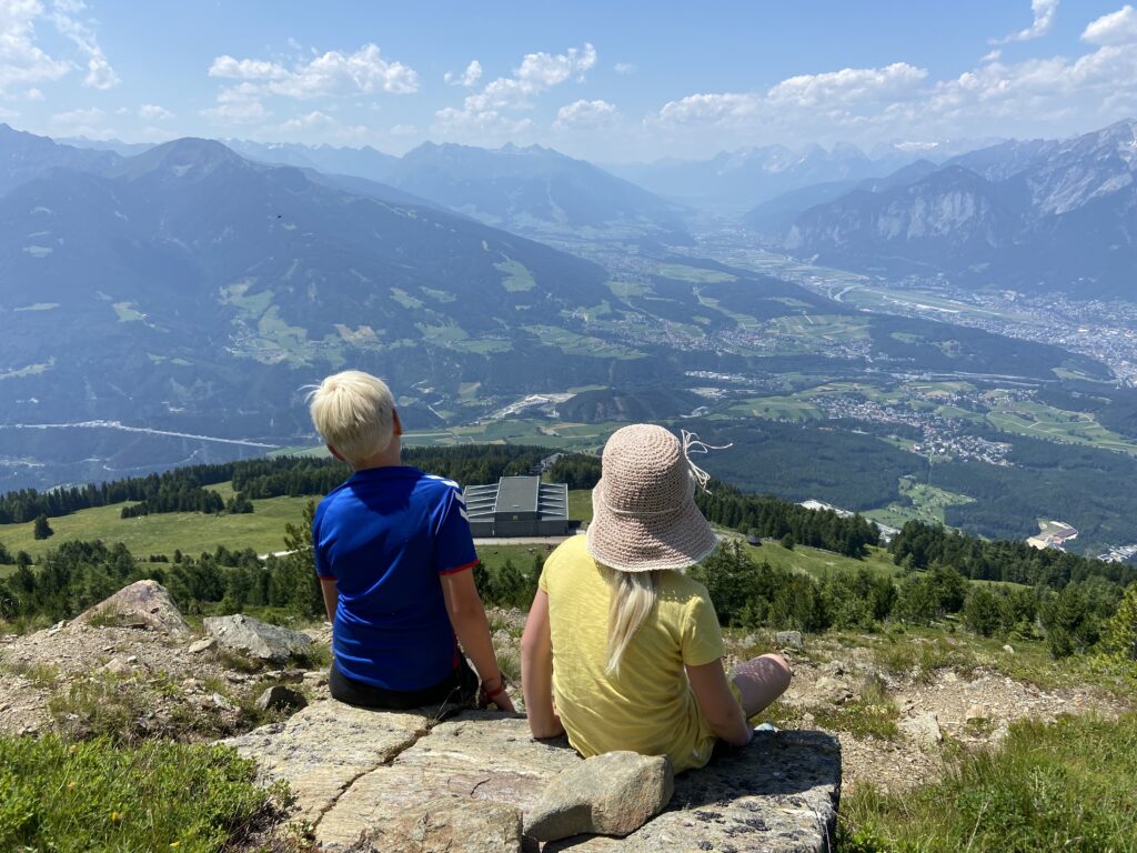 Udsigt over bjergene i Tyrol (Foto: Ferieogborn.dk)