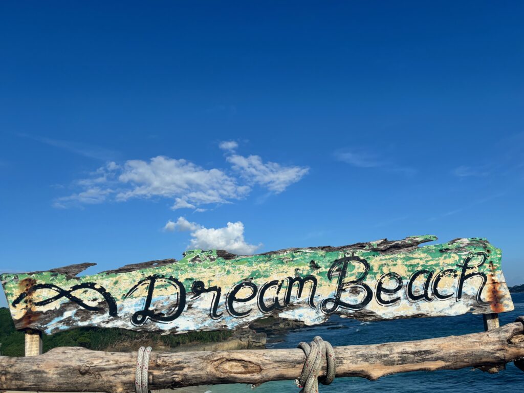 Dream beach på Nusa Lembongan - Bali. (Foto: Ferieogborn.dk)