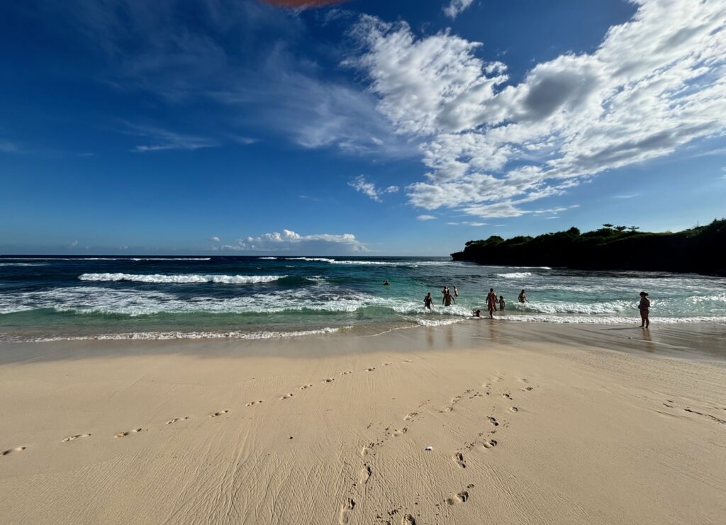 Smukke strande på Nusa Lembongan (Foto: Ferieogborn.dk)