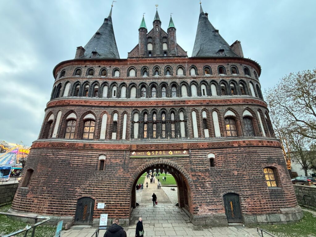 Holstentor i Lübeck (Foto: Ferieogborn.dk)