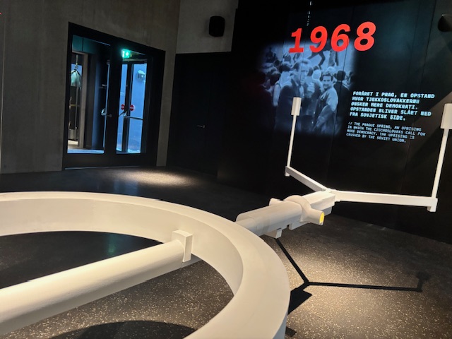 Museum med film og forklaring af den kolde krig. (Foto: Ferieogborn.dk)