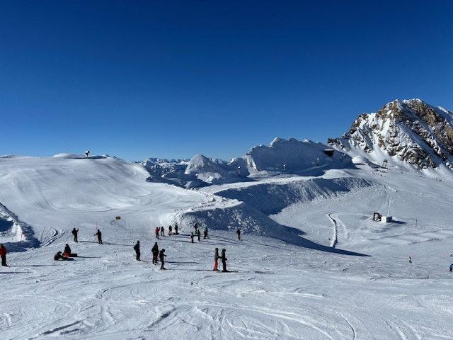 Kitzsteinhorn byder på fantastisk skiløb helt op til 3.000 meters højde. (Foto: Ferieogborn.dk)